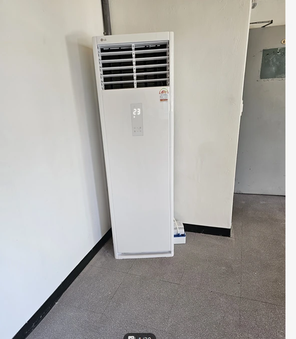 실내에 설치된 스탠드 에어컨